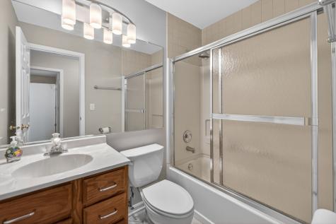 212 Amherst Court Bloomingdale IL 60108