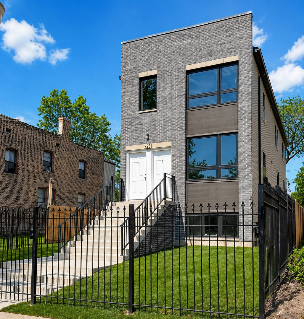 736 North Pine Avenue Chicago IL 60644