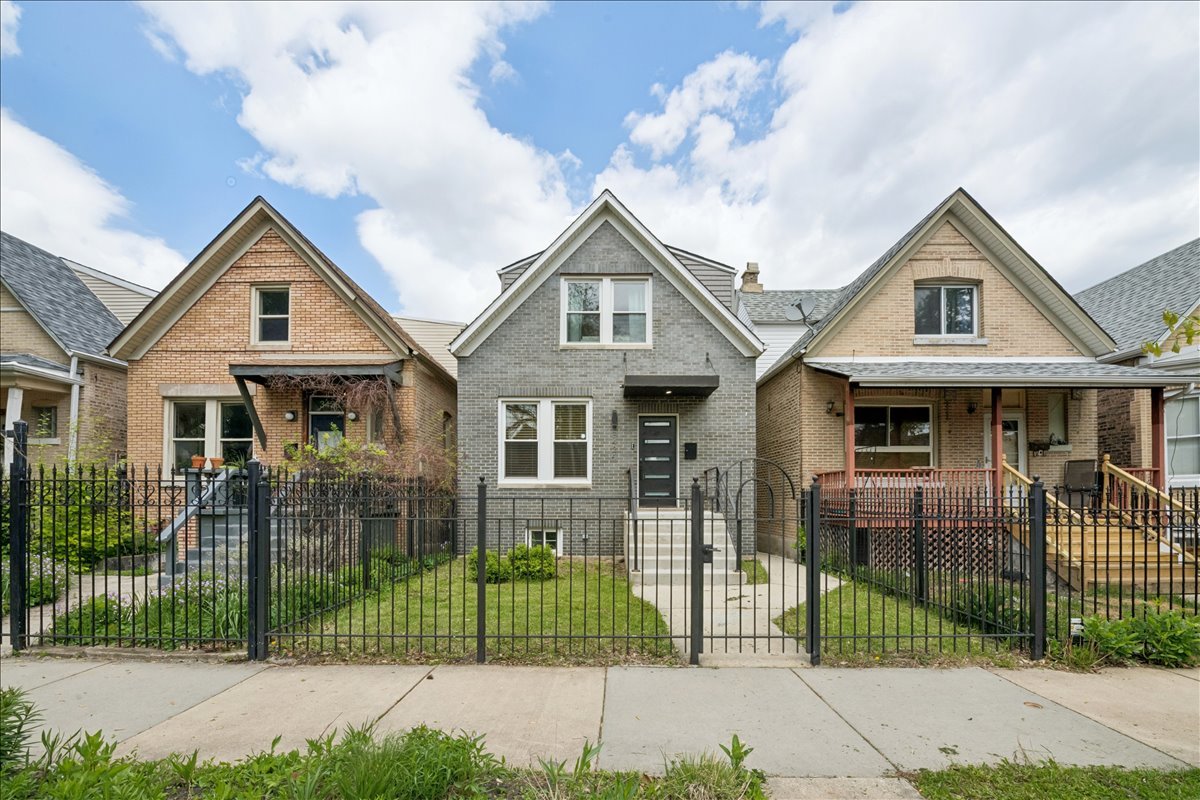 3424 West Beach Avenue Chicago IL 60651