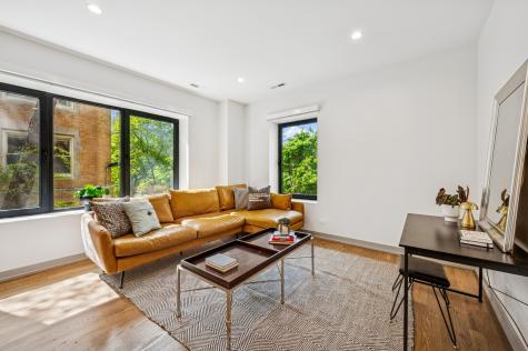 1341 West Estes Avenue Chicago IL 60626