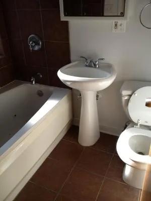 1346.5 West Estes Avenue Chicago IL 60626