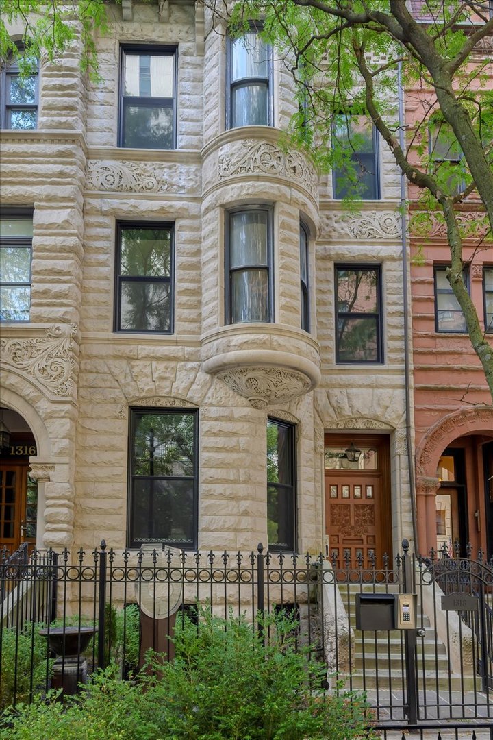 1318 North Astor Street Chicago IL 60610
