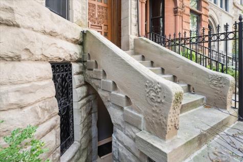 1318 North Astor Street Chicago IL 60610