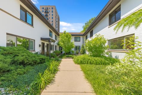 419 West Briar Place Chicago IL 60657