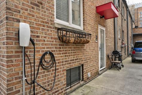 419 West Briar Place Chicago IL 60657