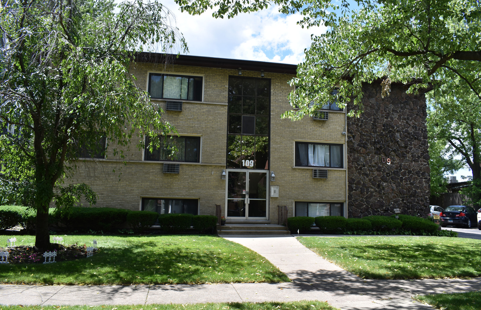 109 South Elmwood Avenue Oak Park IL 60302