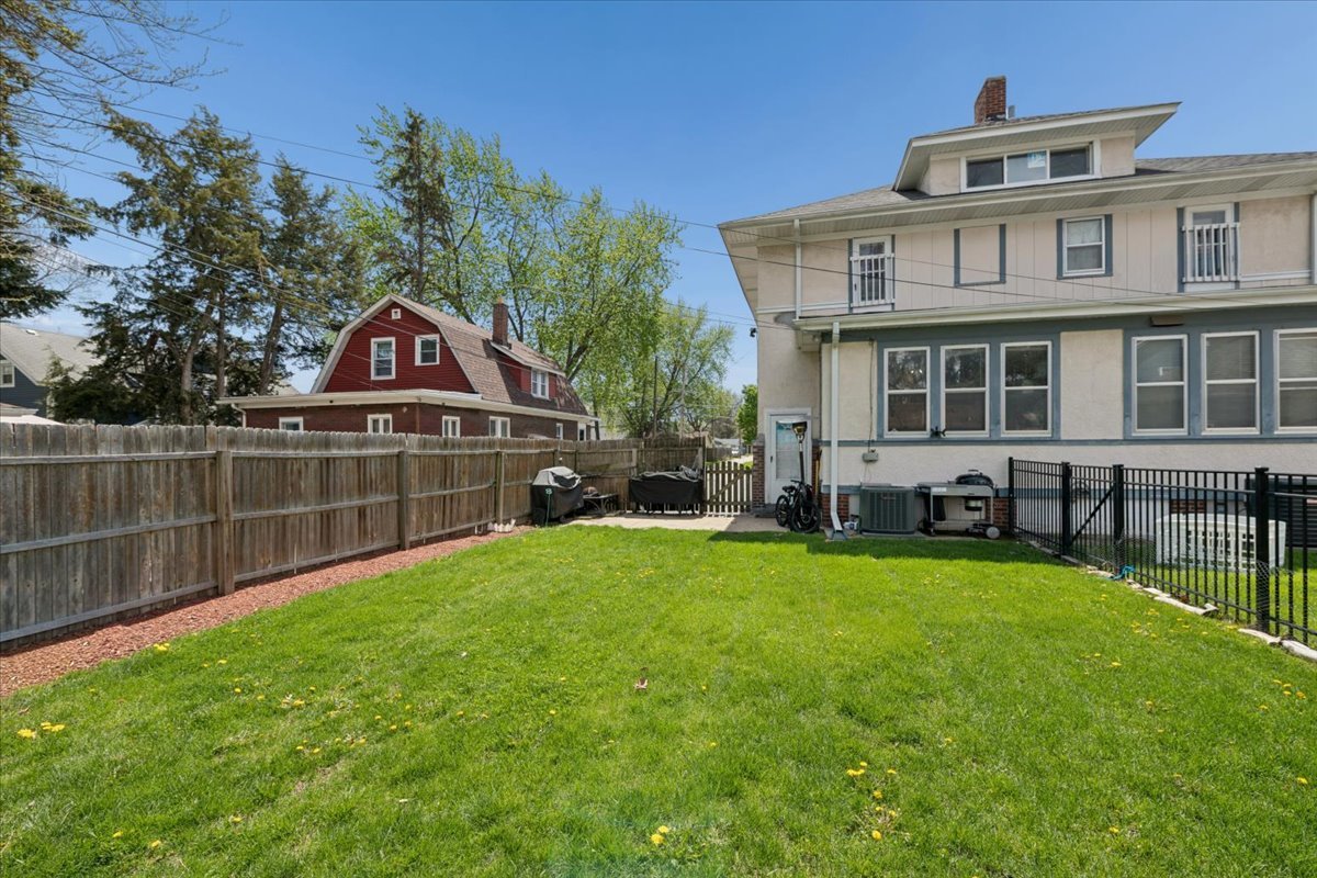 362 Evans Avenue Aurora IL 60505