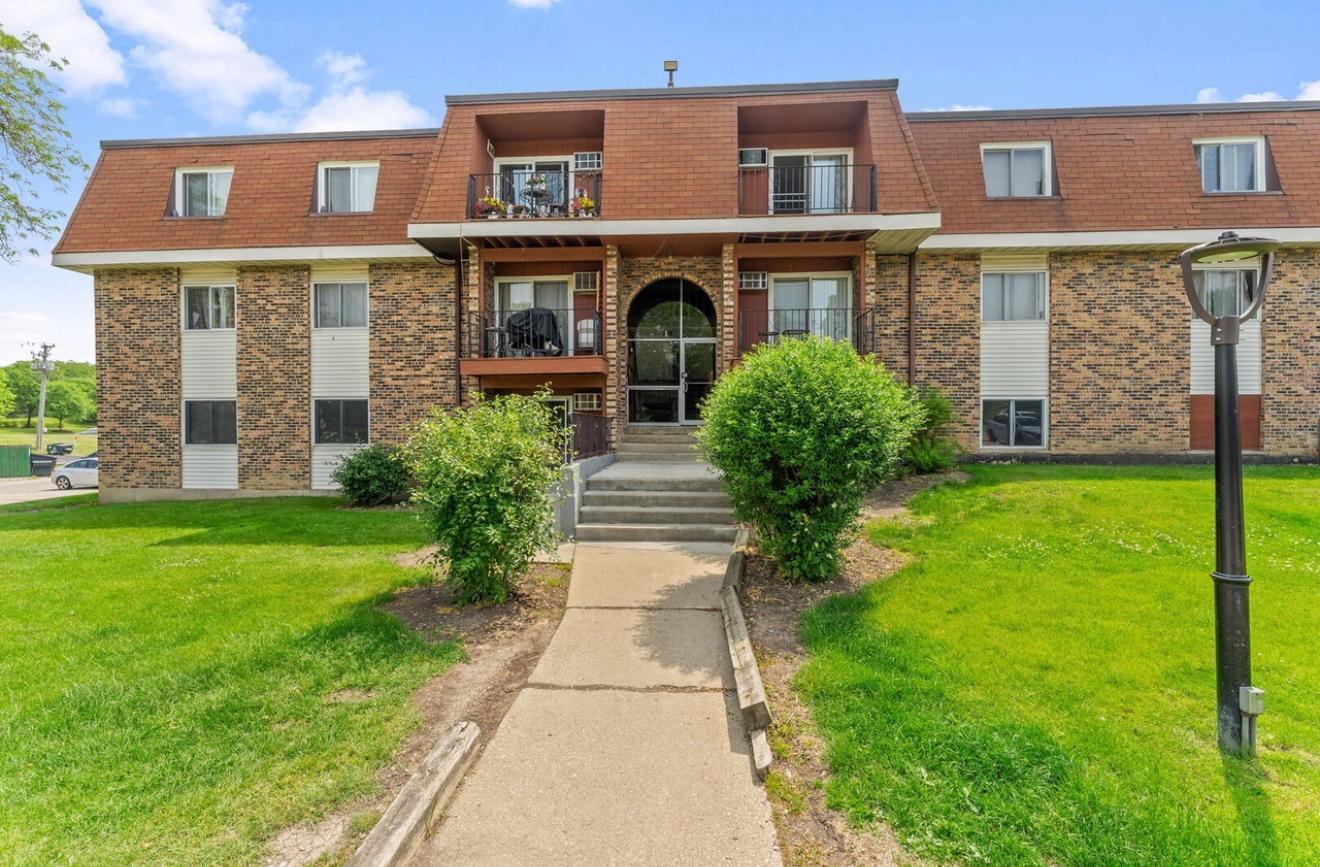 1195 Meadow Lane Hoffman Estates IL 60169