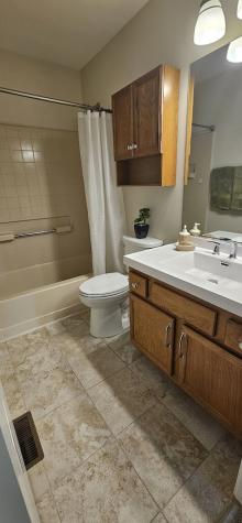 450 Rosewood Crossing Lindenhurst IL 60046