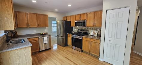 450 Rosewood Crossing Lindenhurst IL 60046