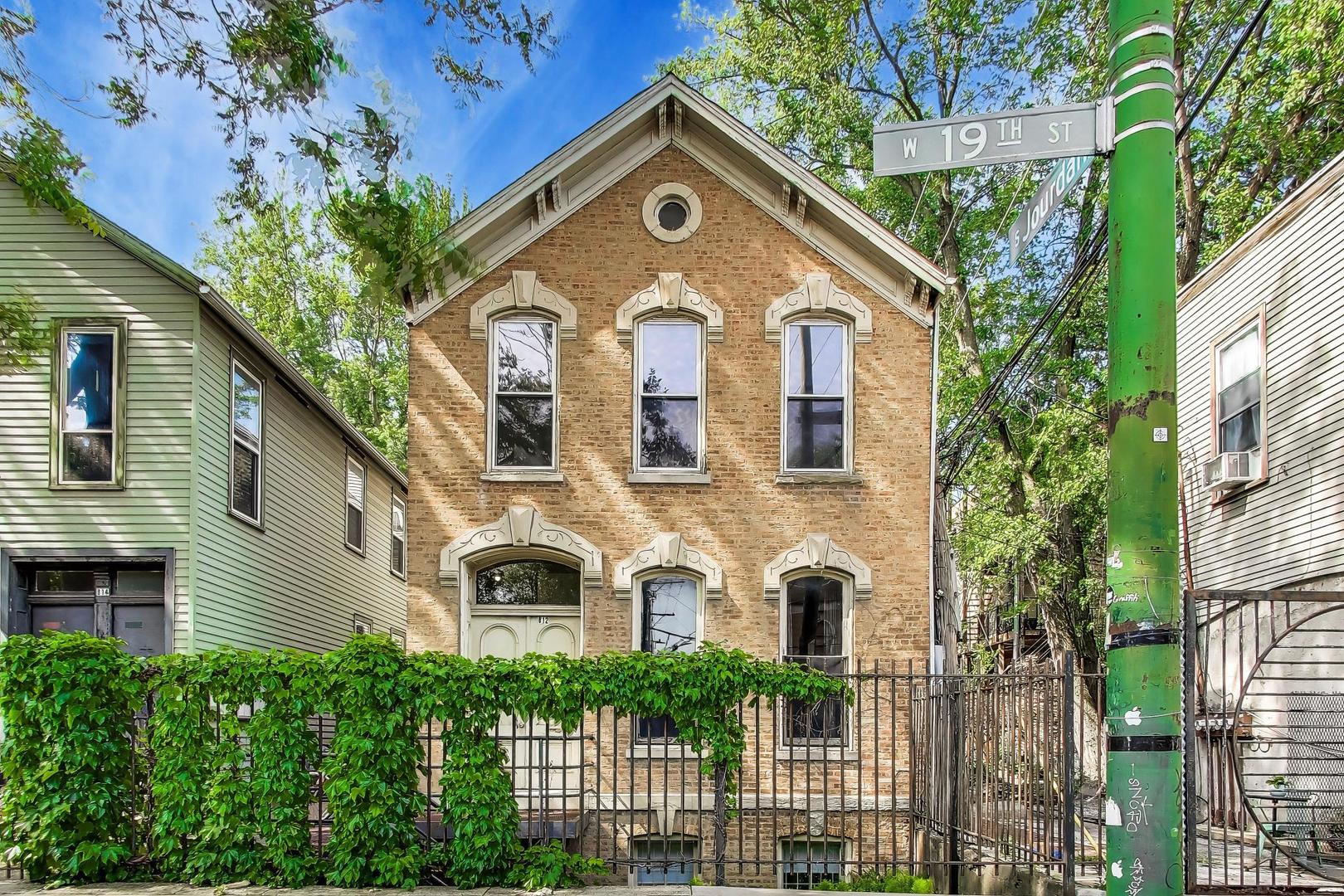 812 West 19th Street Chicago IL 60608