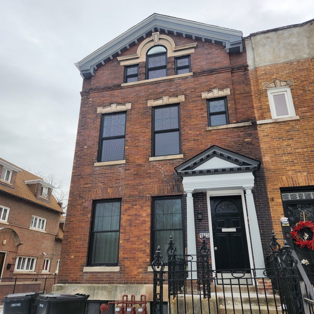 1023 East 45th Street Chicago IL 60653