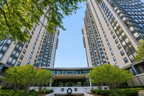 5701 North Sheridan Road Chicago IL 60660