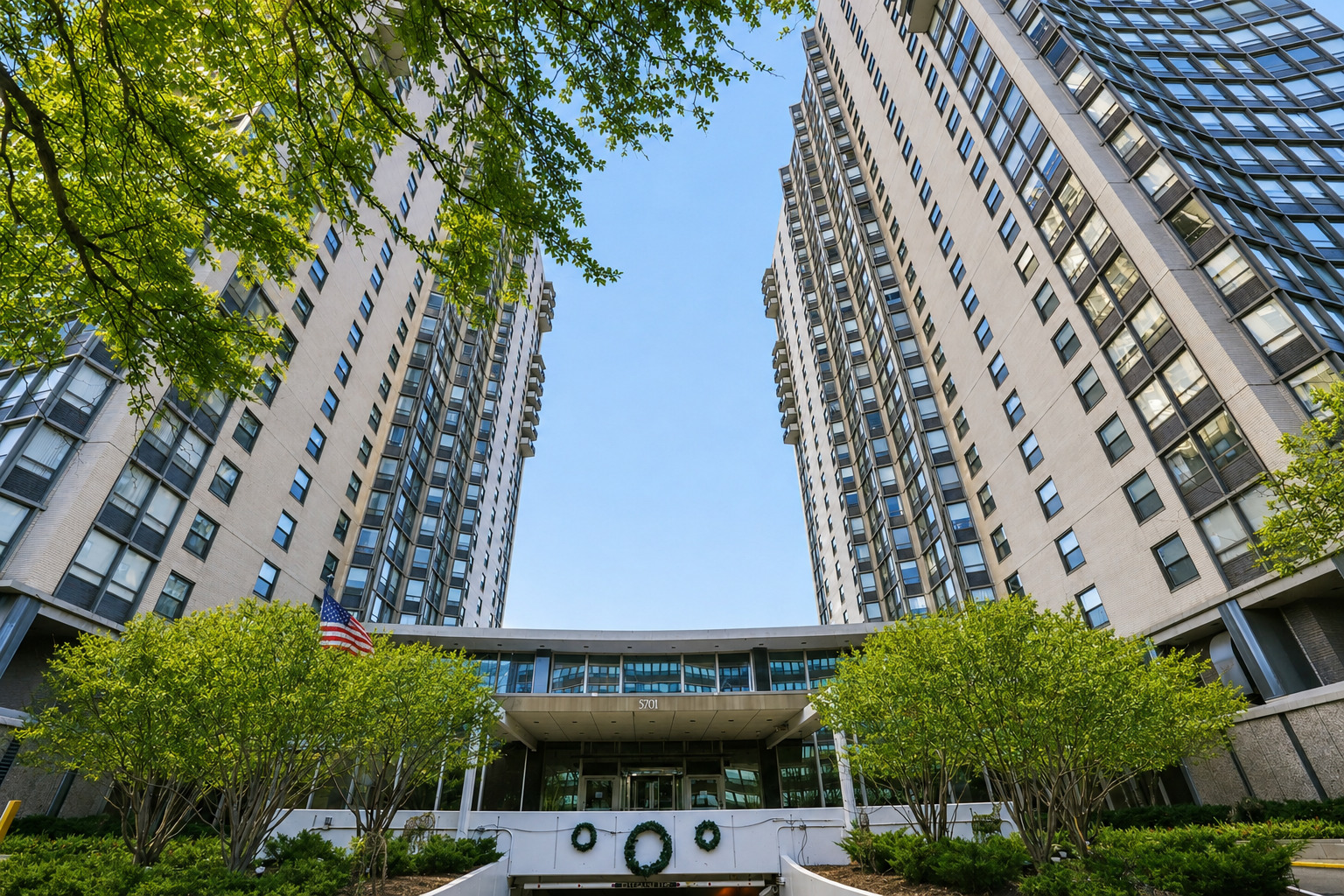 5701 North Sheridan Road Chicago IL 60660