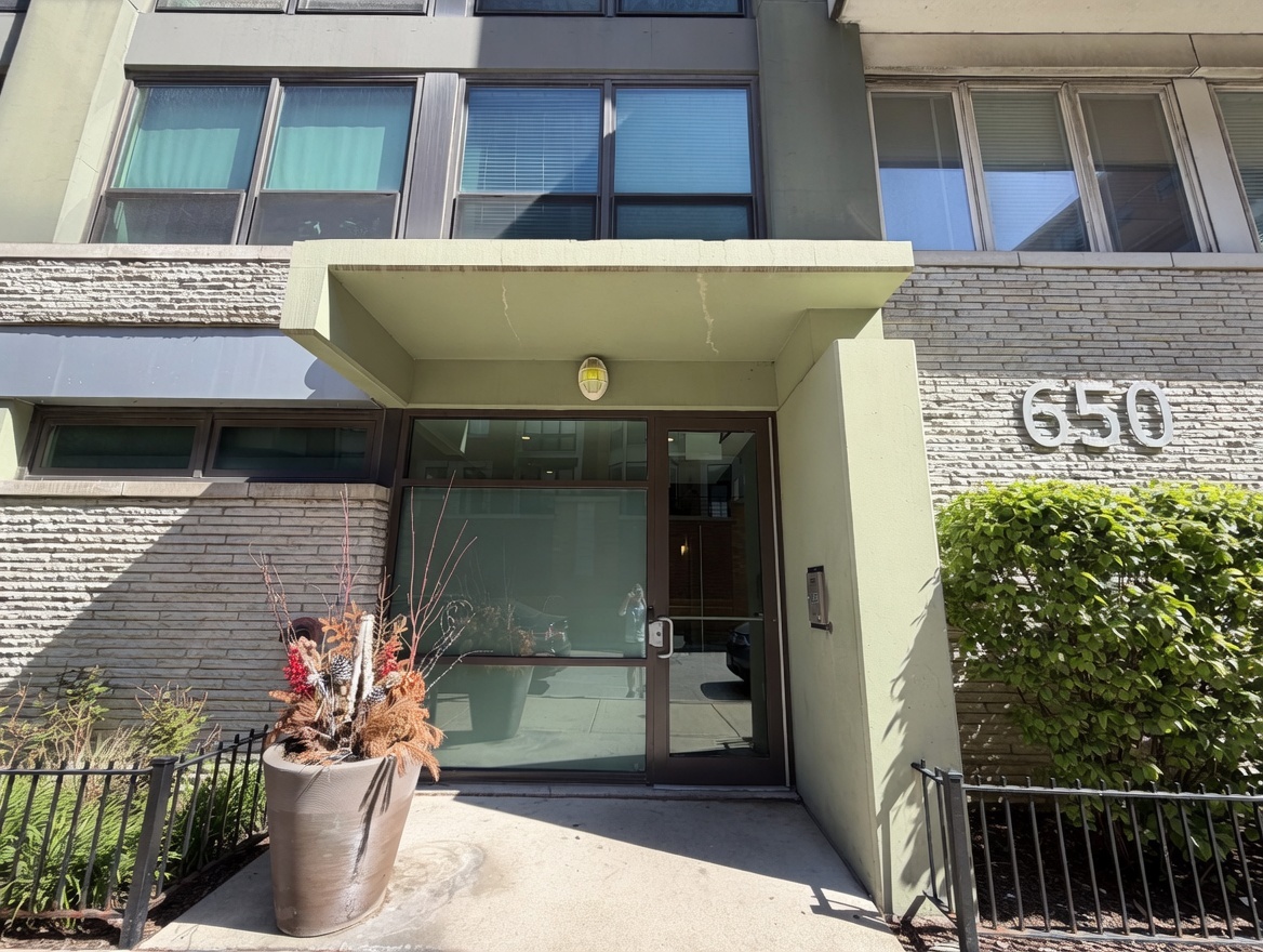 650 West Wayman Avenue Chicago IL 60661