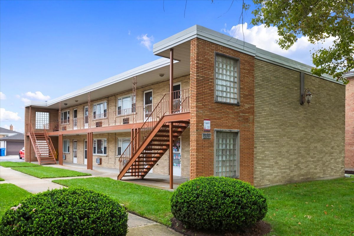 6256 West 64th Place Chicago IL 60638