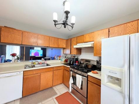 393 Catbird Lane Deerfield IL 60015