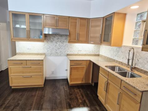 7826 South Bennett Avenue Chicago IL 60649