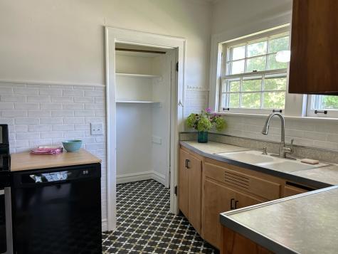 994 Greenview Avenue Des Plaines IL 60016