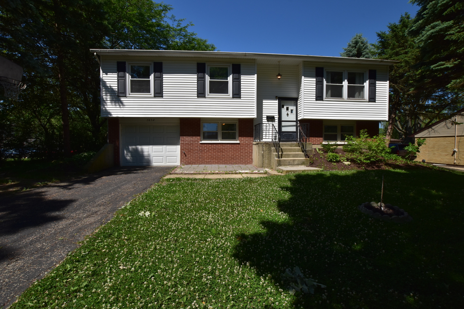 7852 Sprucewood Avenue Woodridge IL 60517