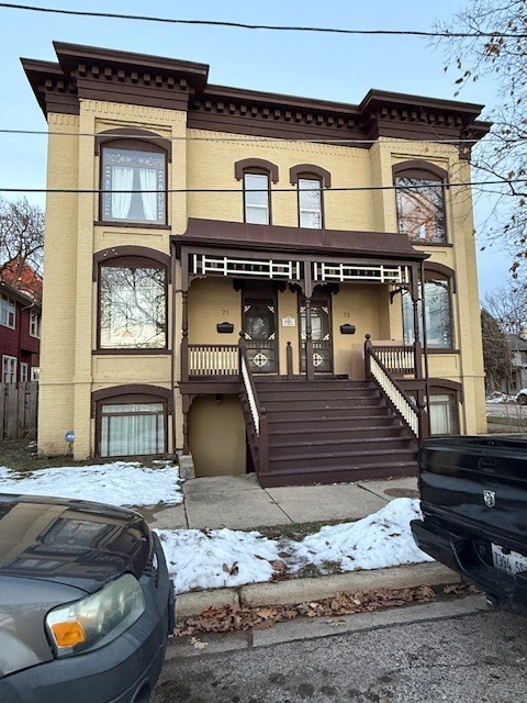 71 Park Row Elgin IL 60120