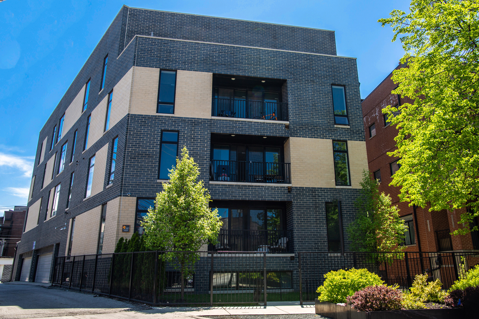 1045 West Cornelia Avenue Chicago IL 60657