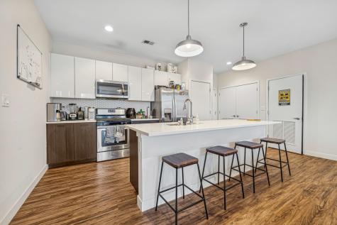 1045 West Cornelia Avenue Chicago IL 60657
