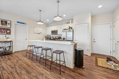 1045 West Cornelia Avenue Chicago IL 60657