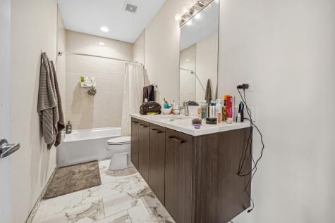 1045 West Cornelia Avenue Chicago IL 60657