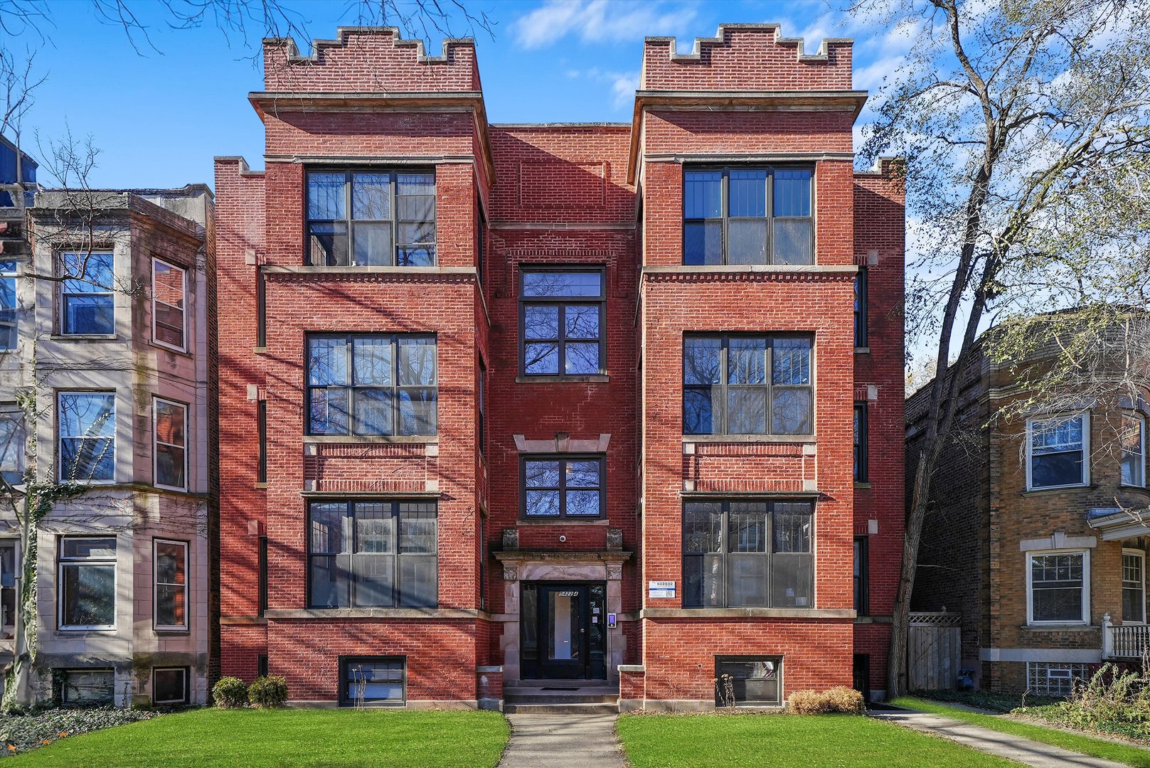 5422 South University Avenue Chicago IL 60615