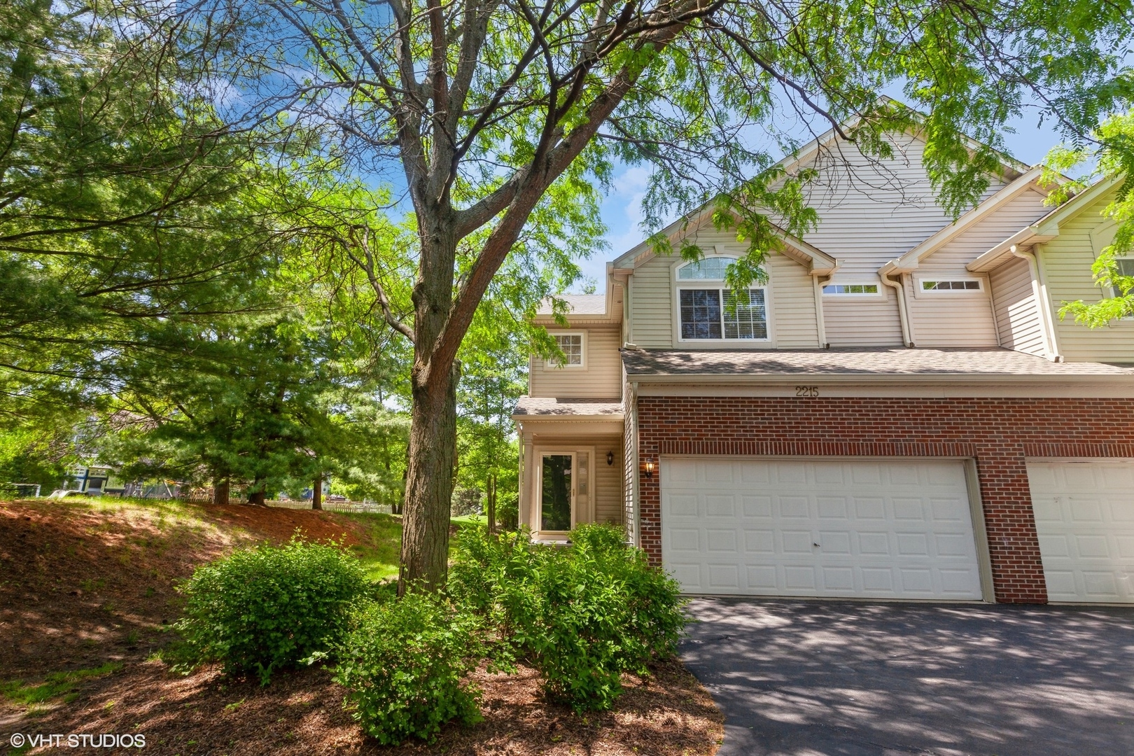 2215 Stoughton Drive Aurora IL 60502