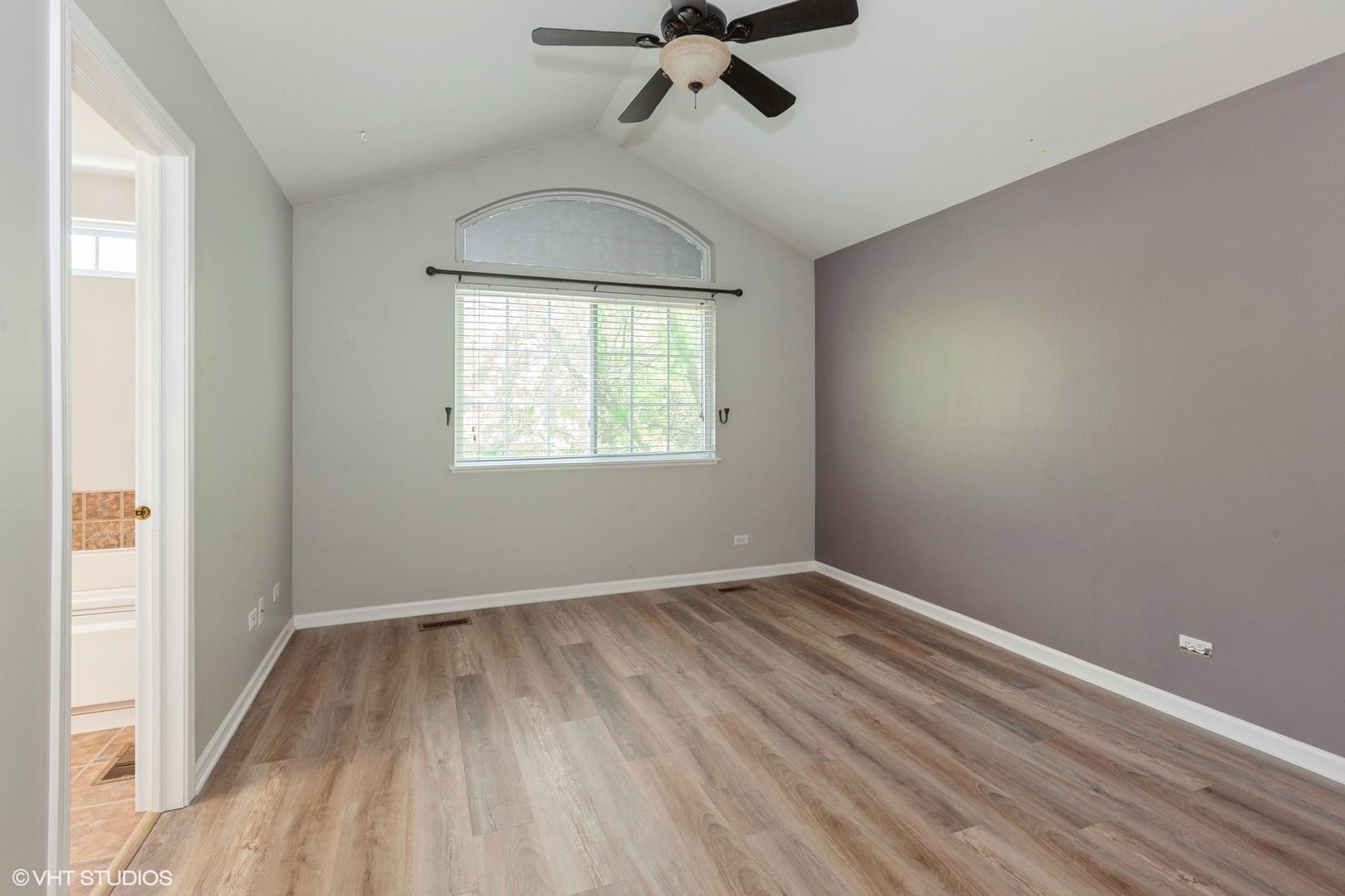 2215 Stoughton Drive Aurora IL 60502
