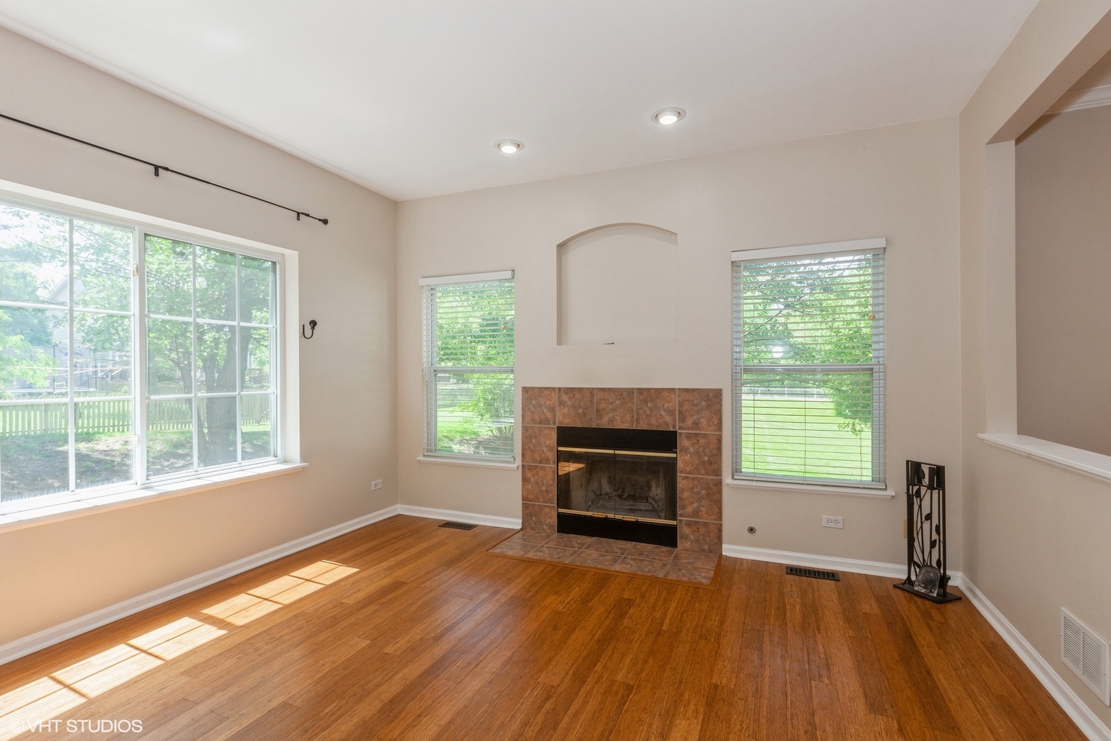 2215 Stoughton Drive Aurora IL 60502