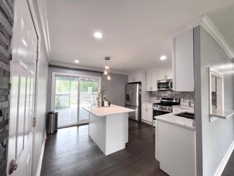 611 Nelson Avenue Romeoville IL 60446