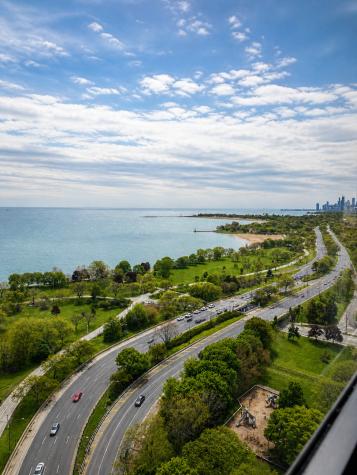 5701 North Sheridan Road Chicago IL 60660