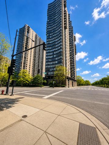 5701 North Sheridan Road Chicago IL 60660