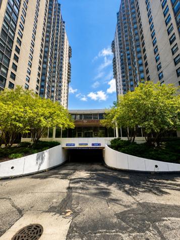 5701 North Sheridan Road Chicago IL 60660