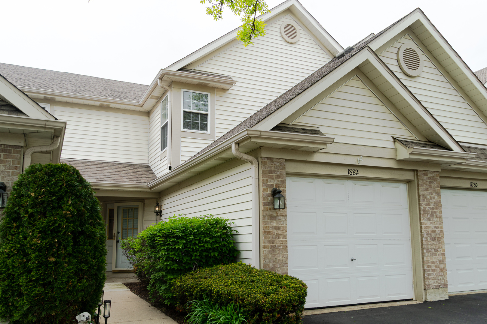 1882 Grove Avenue Schaumburg IL 60193