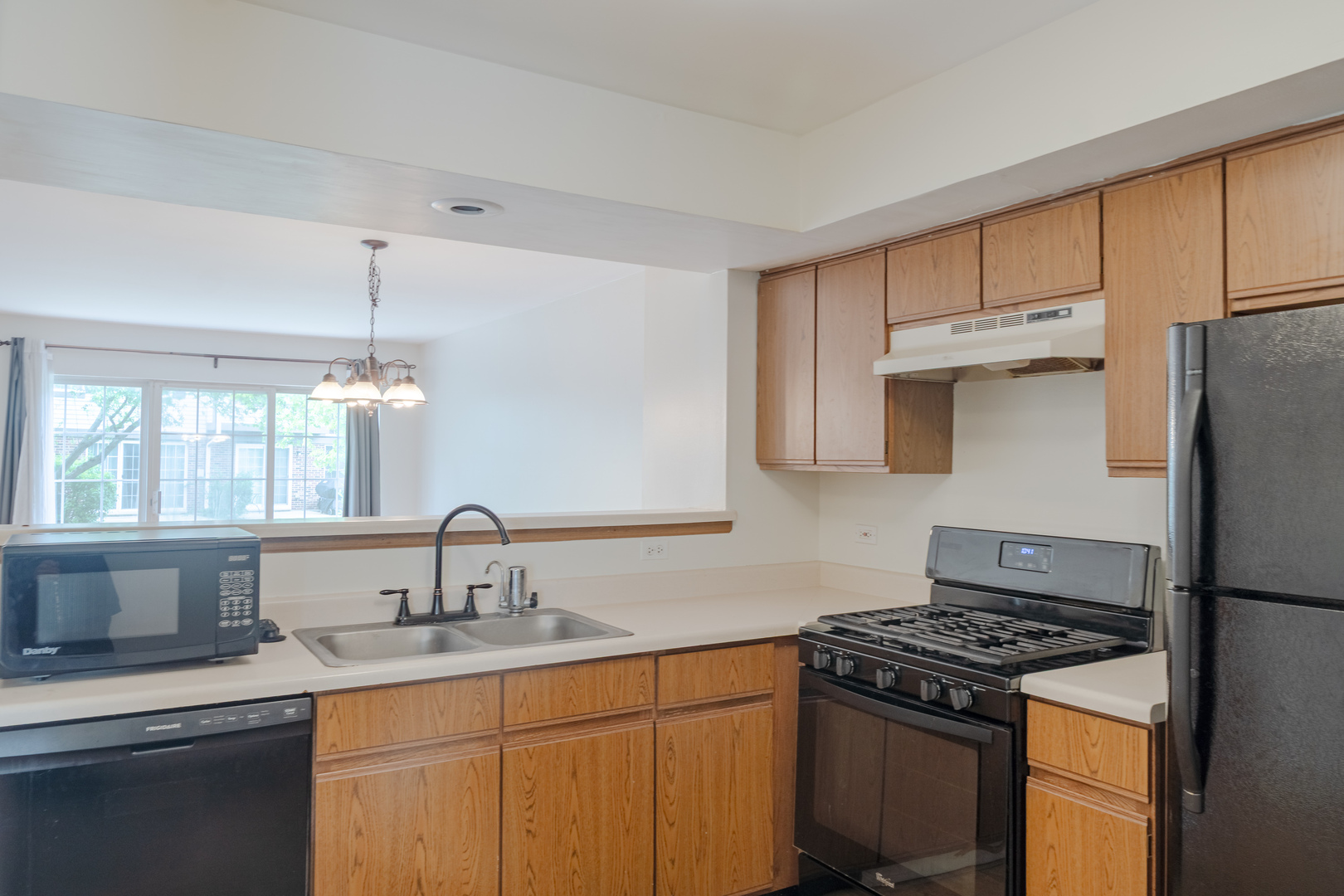 1882 Grove Avenue Schaumburg IL 60193
