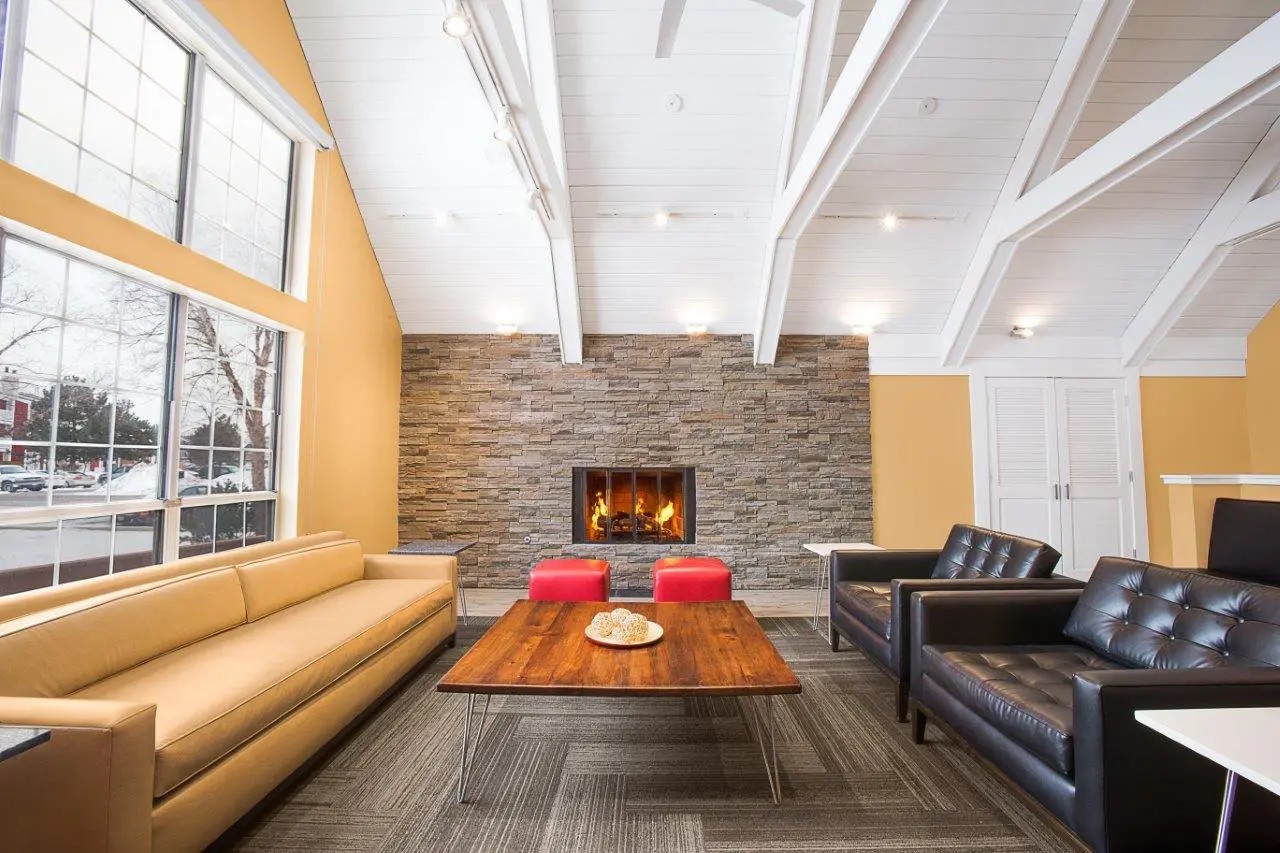 4120 Chesapeake Drive Aurora IL 60504
