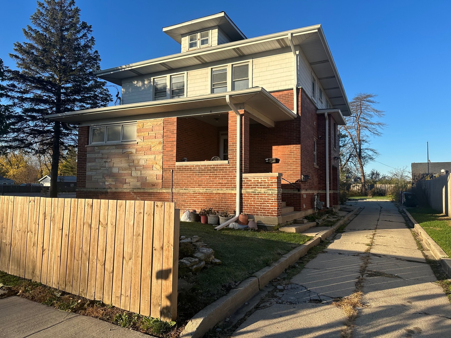 6 South Monterey Avenue Villa Park IL 60181