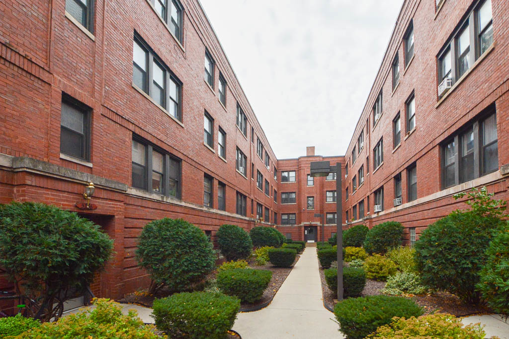 5736 North Winthrop Avenue Chicago IL 60660