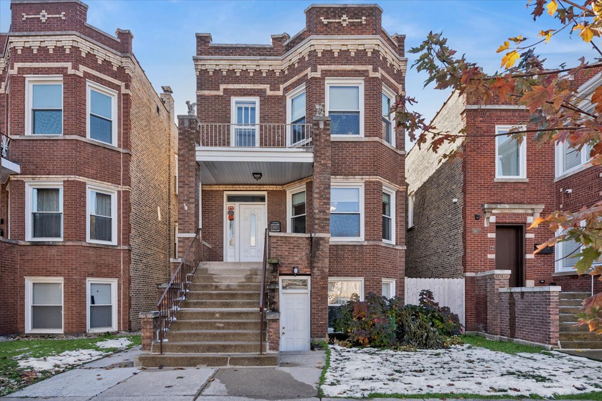 5033 West Cullom Avenue Chicago IL 60641