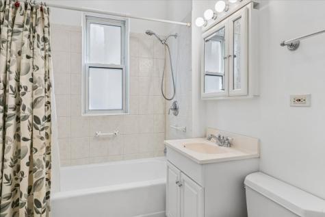5033 West Cullom Avenue Chicago IL 60641