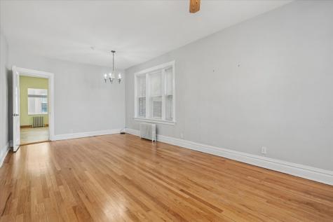 5033 West Cullom Avenue Chicago IL 60641