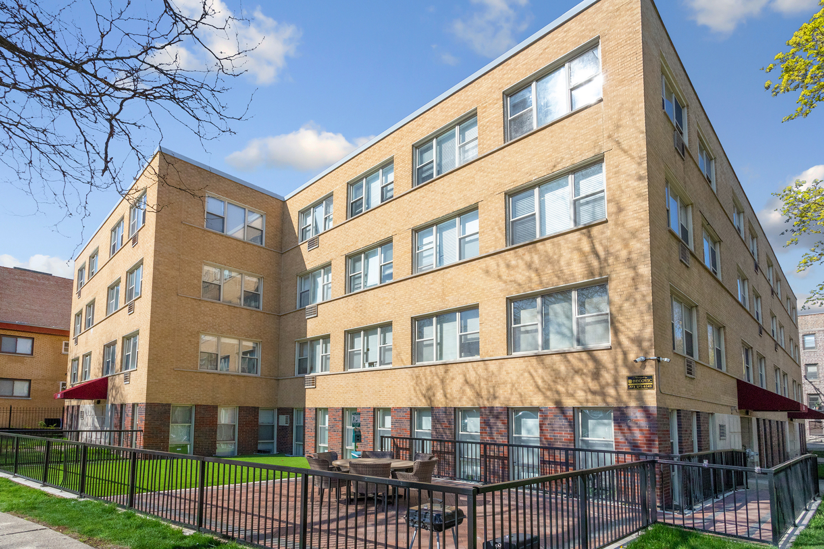 1303 West Estes Avenue Chicago IL 60626