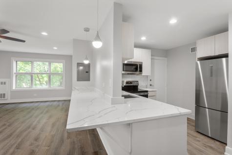 1303 West Estes Avenue Chicago IL 60626