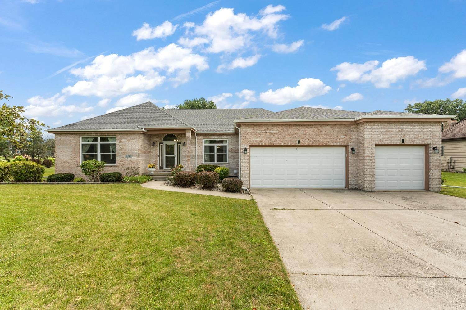 8947 Willow Lane St. John IN MLS 534497 459,000 McColly Real Estate