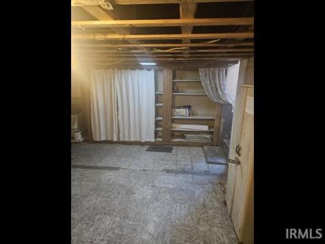 148 E Howard Street Parker City IN 47368