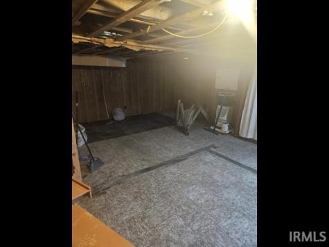 148 E Howard Street Parker City IN 47368